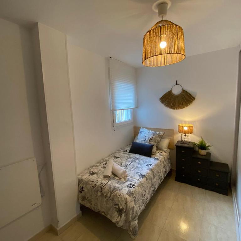 LUNAROOM Center & Quiet Guesthouse - Single Room with Shared Bathroom - 1