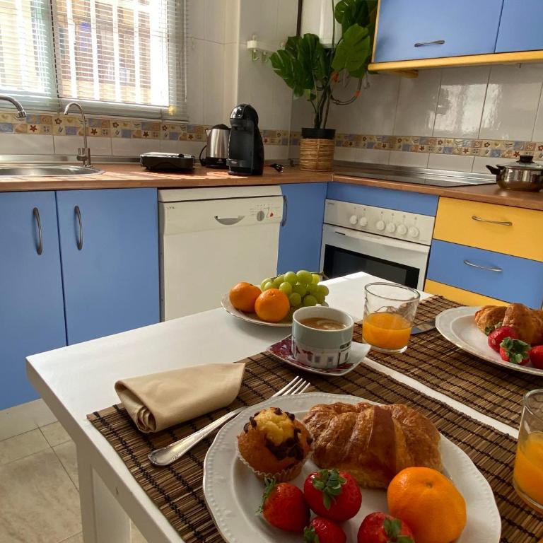 LUNAROOM Center & Quiet Guesthouse - Room with Shared bathroom and Views - Large Bed - 22