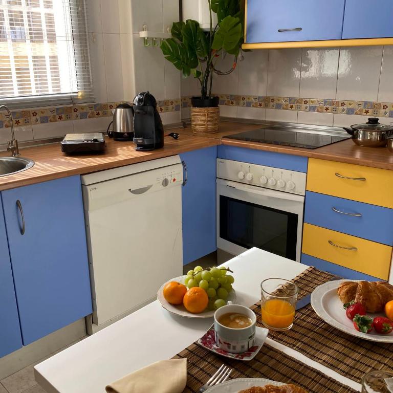 LUNAROOM Center & Quiet Guesthouse - Room with Shared bathroom and Views - Large Bed - 15