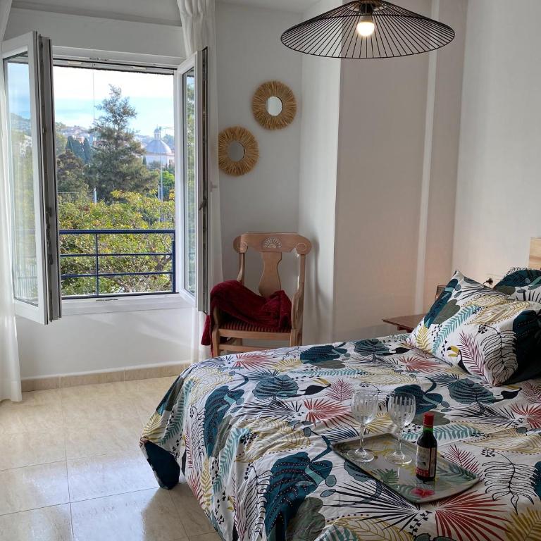 LUNAROOM Center & Quiet Guesthouse - Room with Shared bathroom and Views - Large Bed - 24
