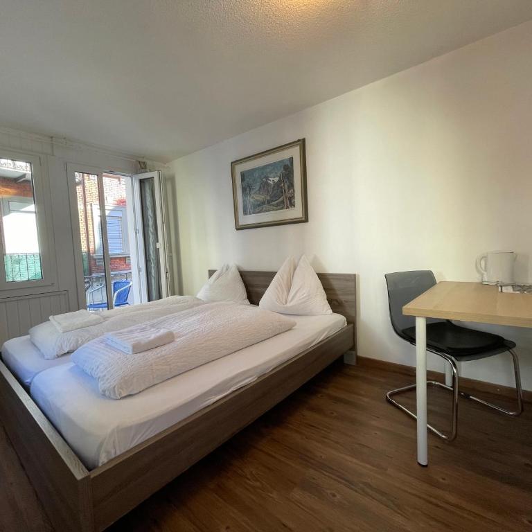 Interlaken Linda Inn Lodge - Doppelzimmer mit Gemeinschaftsbad und Terrasse - 3