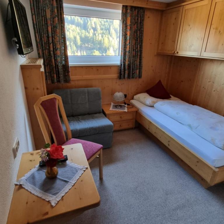 Hotel Garni Friedheim - Einzelzimmer mit Bad - 2