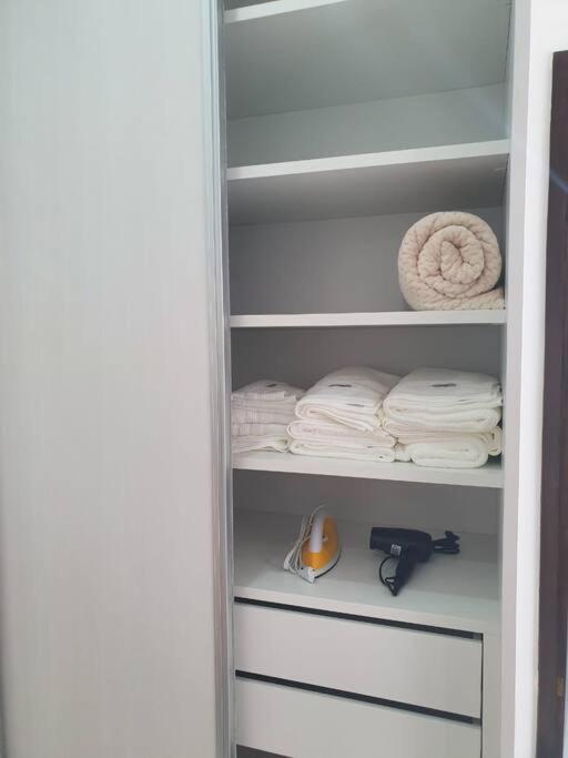 Hermoso departamento con piscina y estacionamiento - Apartamento de 1 dormitorio - 5