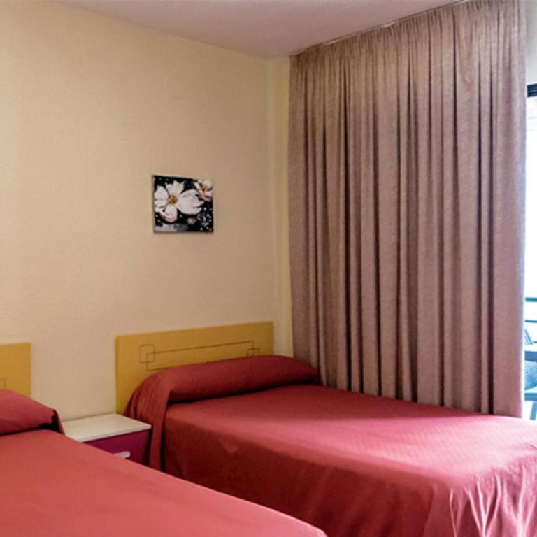 Hostal Rosa - Twin Room with Private Bathroom - 3