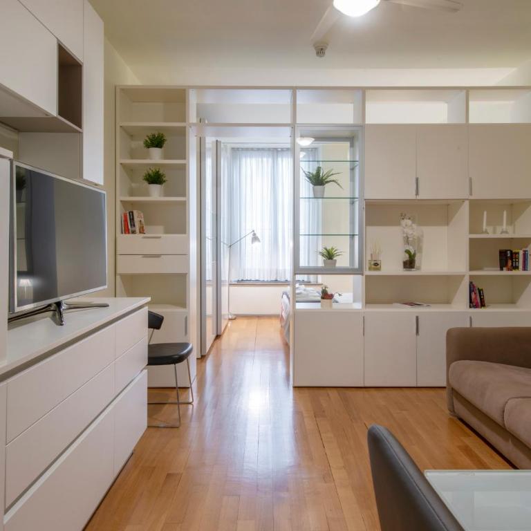 Milan Royal Suites - Centro Duomo - Monolocale - Via Romagnosi 4 - 5