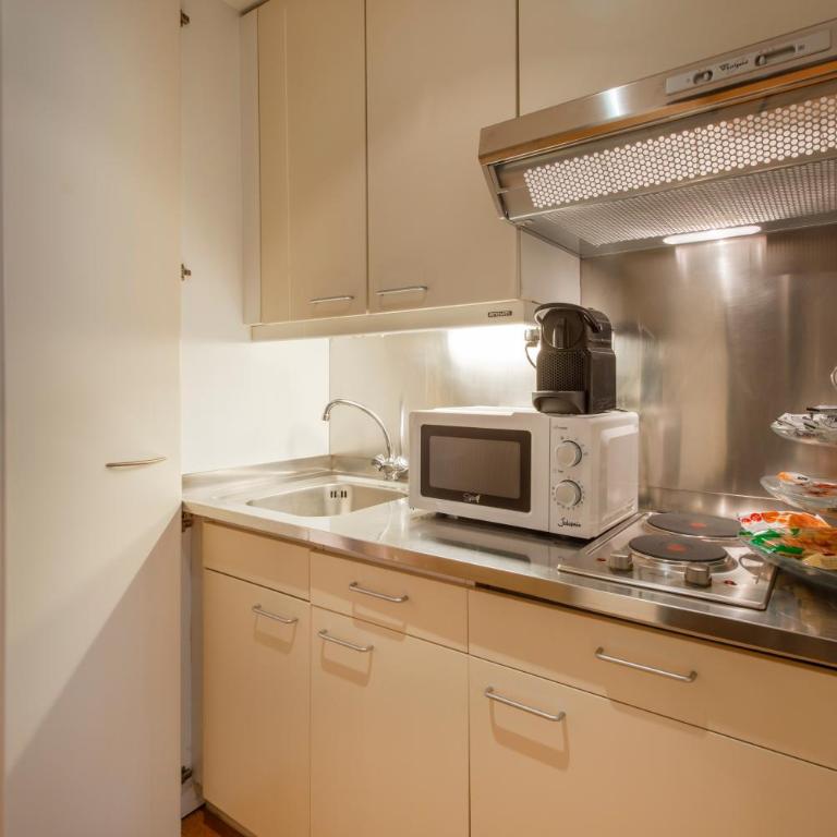 Milan Royal Suites – Centro - Monolocale - Via Romagnosi 4 - 2