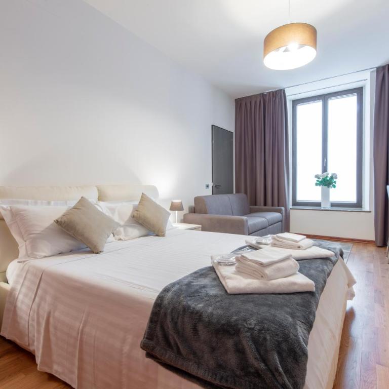 Milan Royal Suites – Centro - Monolocale - Via Romagnosi 4 - 2