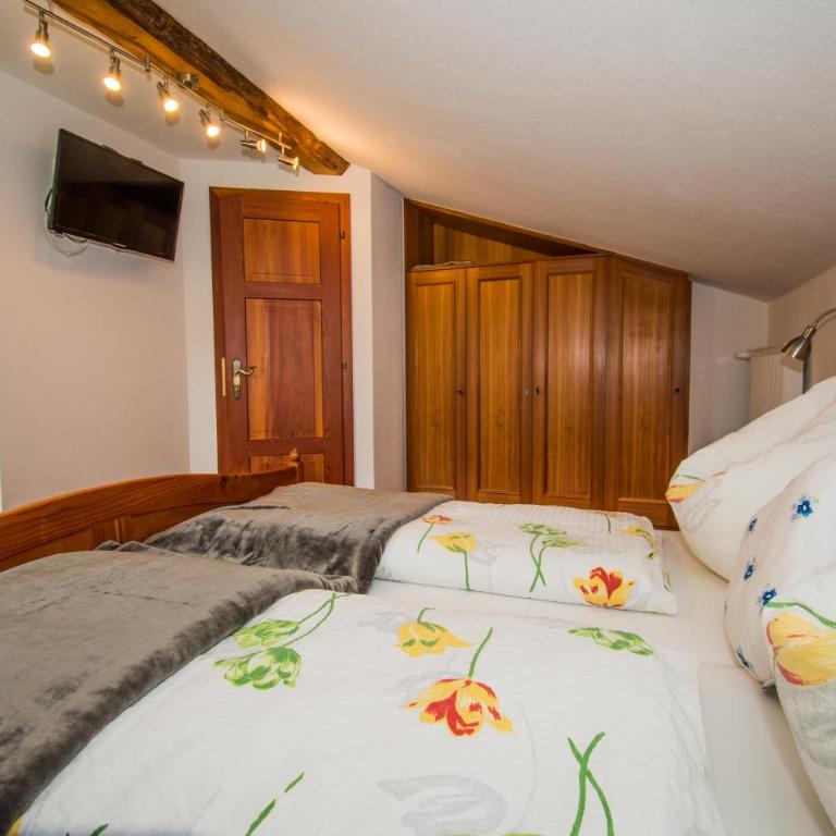 BIO-Bergbauernhof Ederhias - Doppel-/Zweibettzimmer mit Balkon - 2