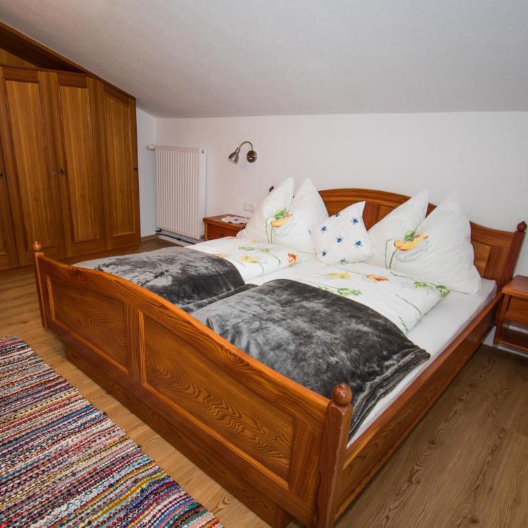 BIO-Bergbauernhof Ederhias - Doppel-/Zweibettzimmer mit Balkon - 1