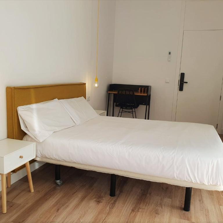 Hostal Manuela by gaiarooms - Deluxe Double Room - 21