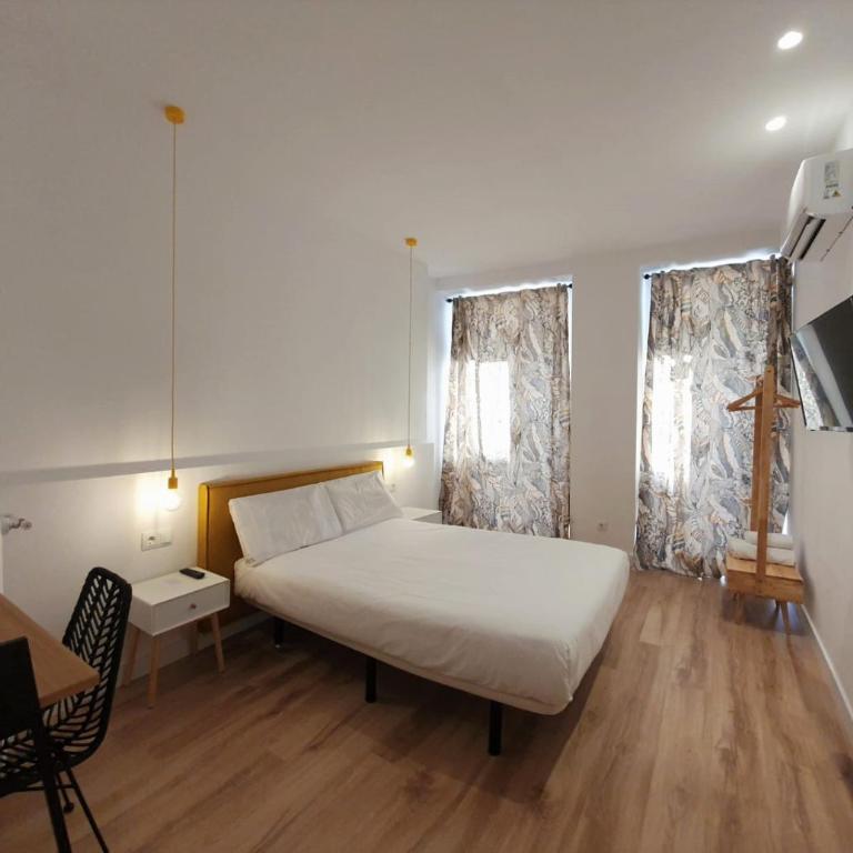 Hostal Manuela by gaiarooms - Deluxe Double Room - 12