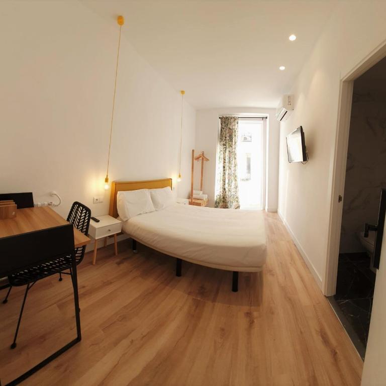 Hostal Manuela by gaiarooms - Deluxe Double Room - 5