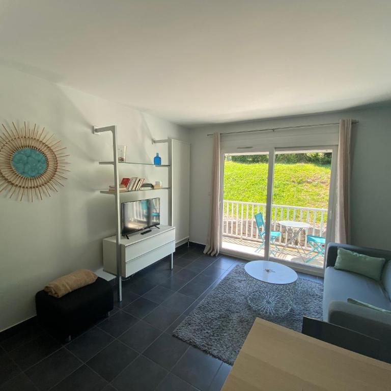 Les Suites du Port - Appartement avec Vue sur la Montagne - 10