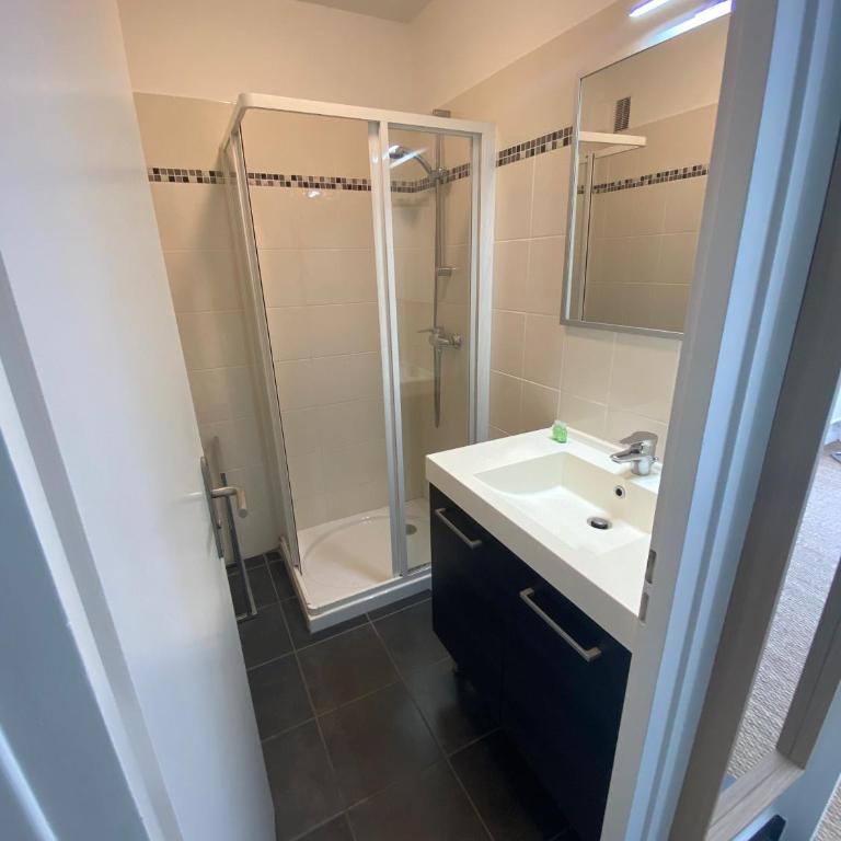 Les Suites du Port - Appartement avec Vue sur la Montagne - 12