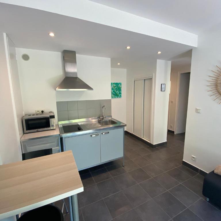 Les Suites du Port - Appartement avec Vue sur la Montagne - 13
