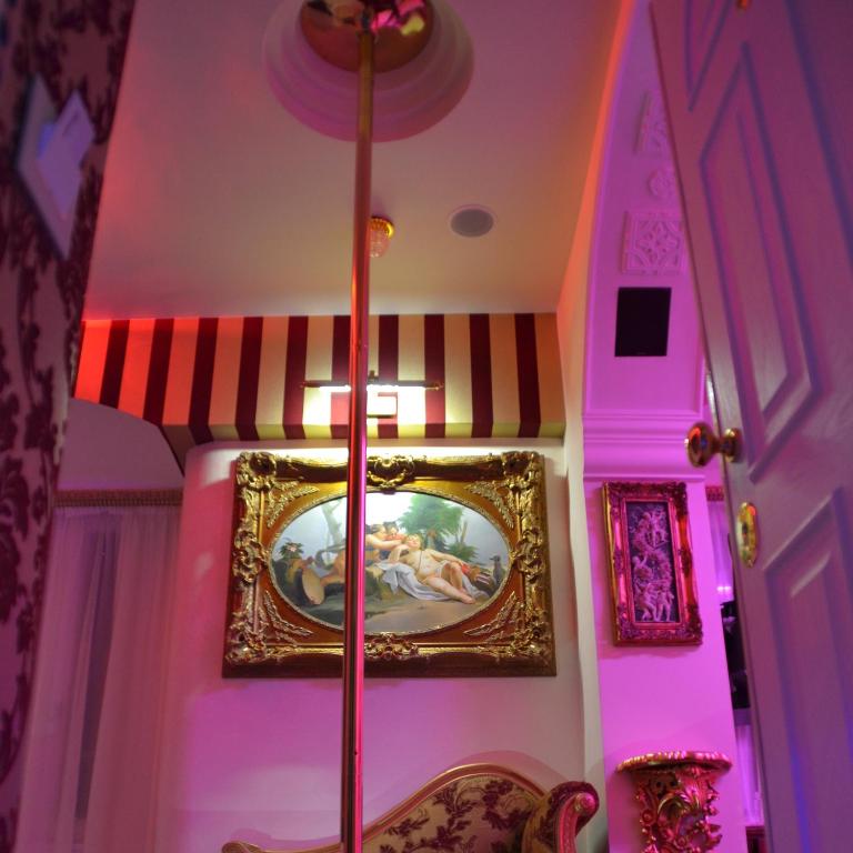 Erossuite GuestHouse - Zimmer mit Queensize-Bett und Whirlpool-Badewanne - 25