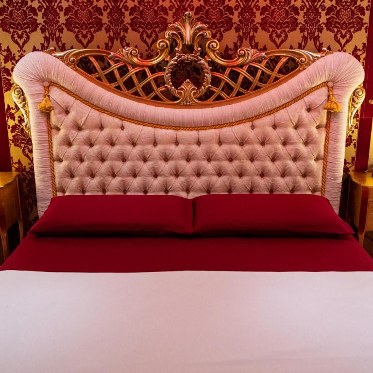 Erossuite GuestHouse - Zimmer mit Queensize-Bett und Whirlpool-Badewanne - 26