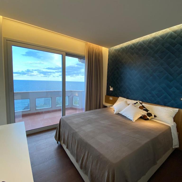 Suite Sul Mare - Double Room with Balcony and Sea View - 1