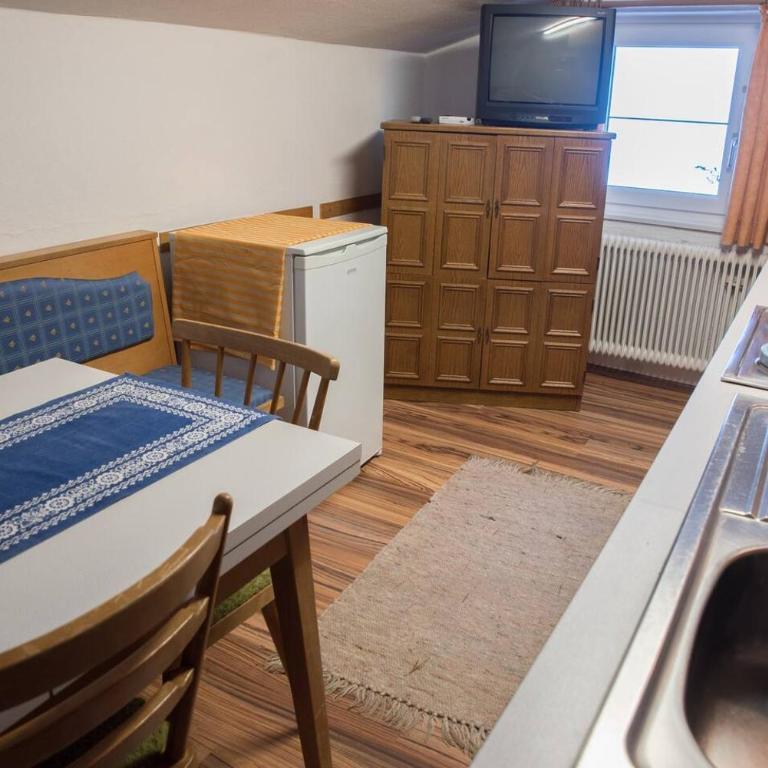 Chalet selfcatering 30 beds Parking pets welcome - Ferienhaus - 25