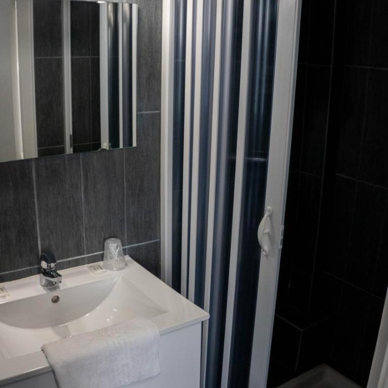 Hotel De l'Univers - Chambre Double – Vue sur Cour - 5