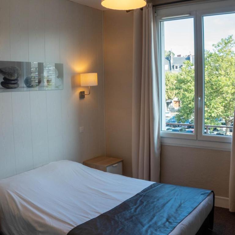 Hotel De l'Univers - Chambre Double - Vue sur Port - 6