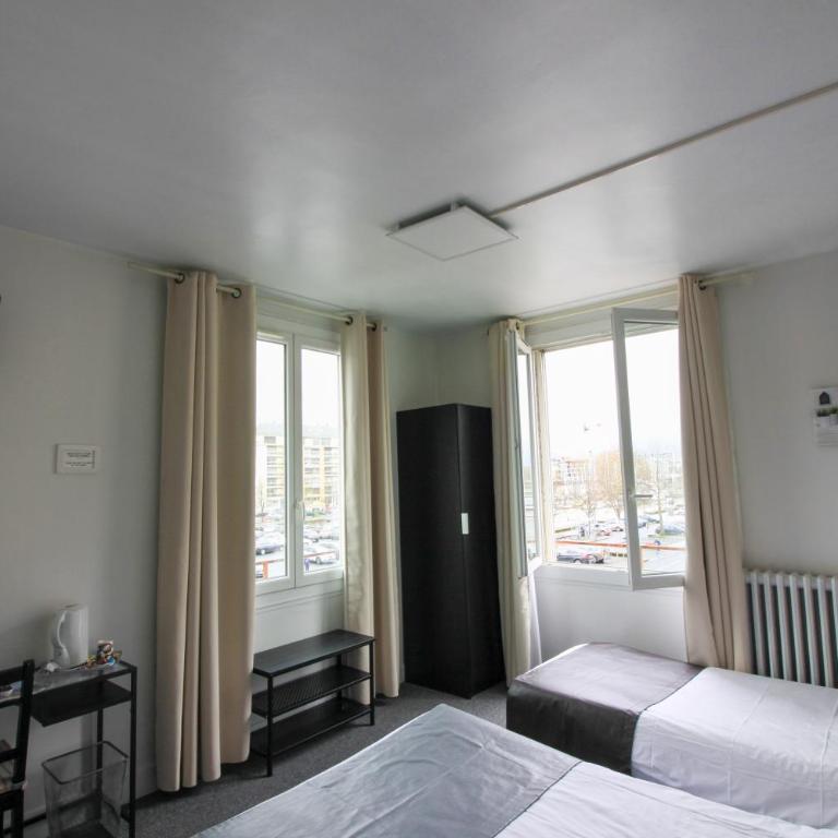 Hotel De l'Univers - Chambre Triple - Vue sur Port - 10