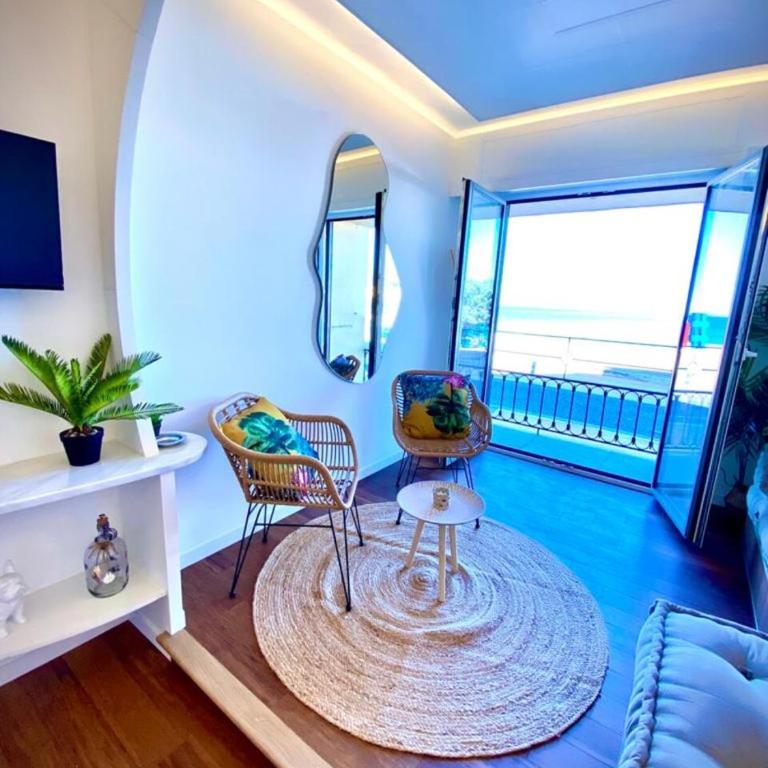 LE ROCAMARE -Superb-Atypical Sea view-A.C-WIFI - Appartement 1 Chambre - 2