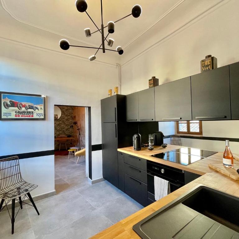 Grand confort au cœur de Nîmes - Two-Bedroom Apartment - 7