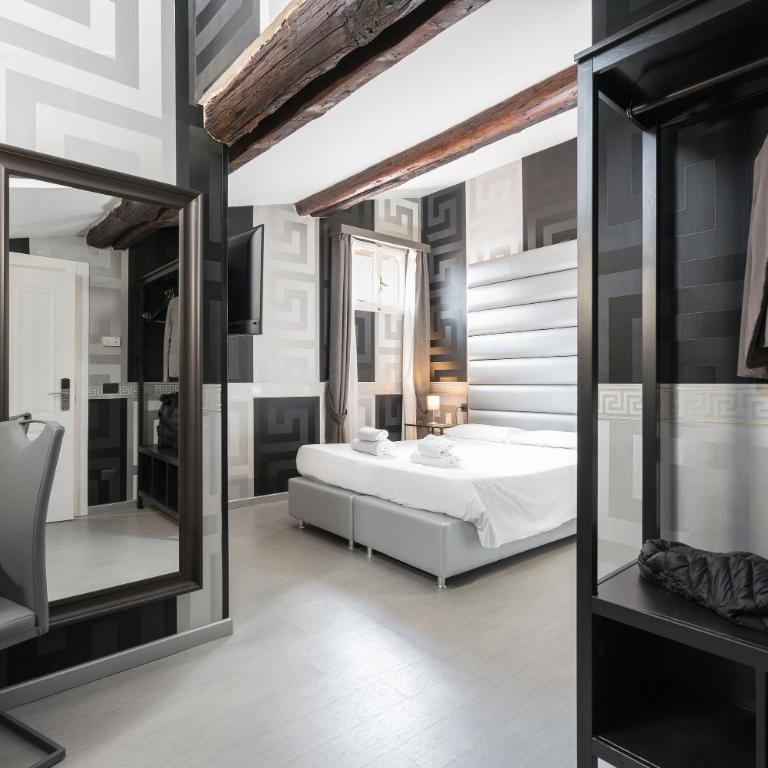 Hotel Deco - Deluxe Double or Twin Room - 8