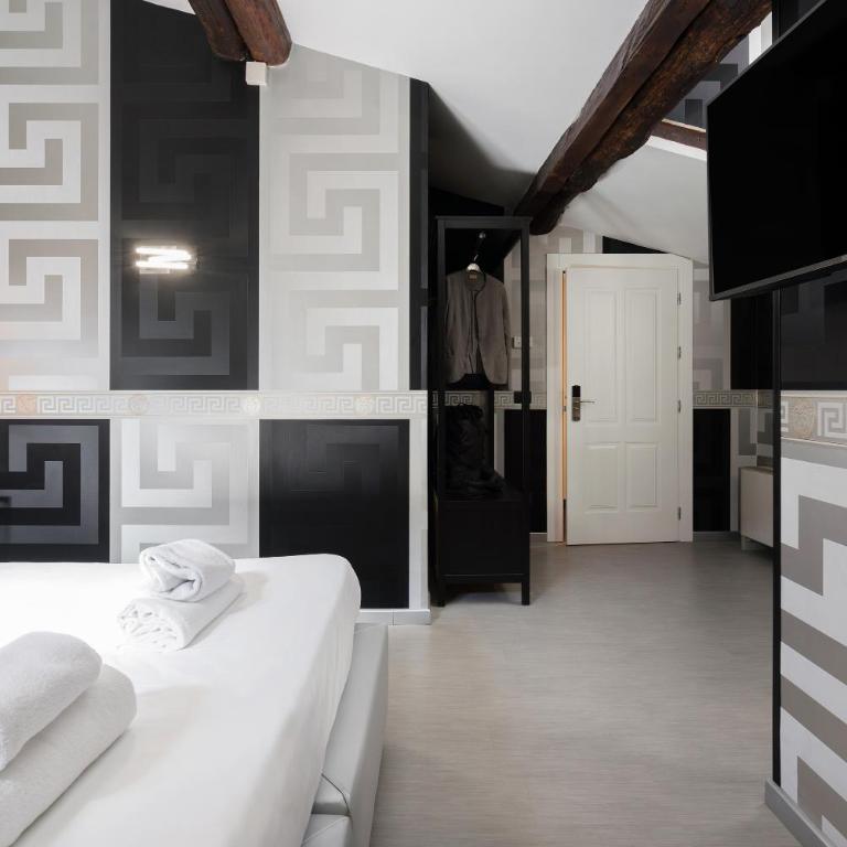 Hotel Deco - Deluxe Double or Twin Room - 6