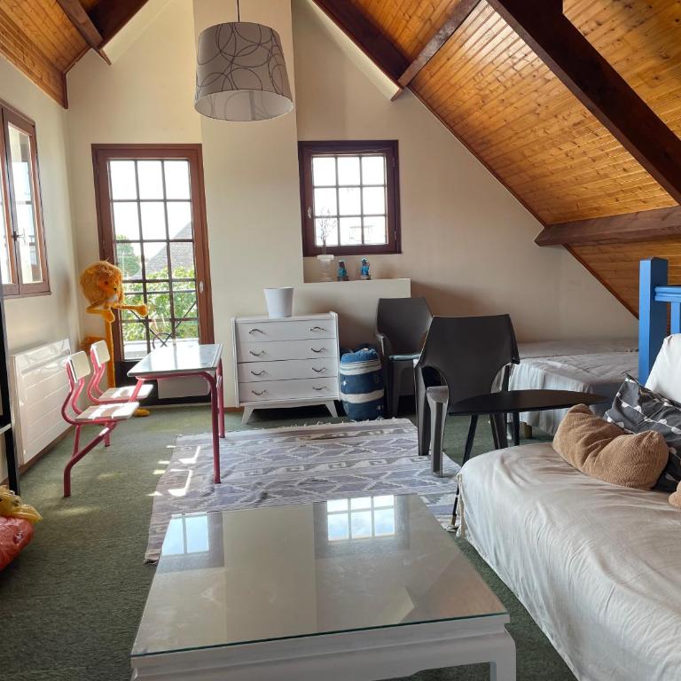 Maison Golvan centre ville avec parking et jardin - Three-Bedroom Villa - 9