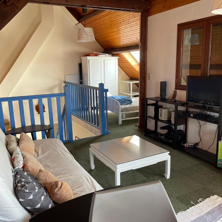 Maison Golvan centre ville avec parking et jardin - Three-Bedroom Villa - 13
