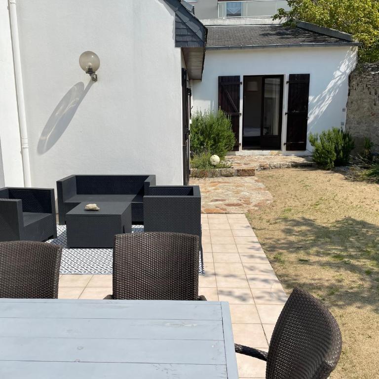 Maison Golvan centre ville avec parking et jardin - Three-Bedroom Villa - 20