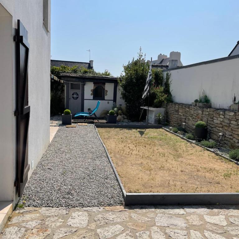 Maison Golvan centre ville avec parking et jardin - Three-Bedroom Villa - 21