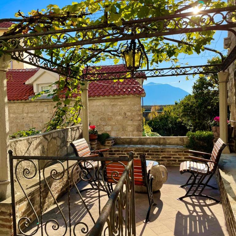 Heart of old town,Private garden ,Stunning View, Free Wi-Fi - Two-Bedroom Apartment - 6