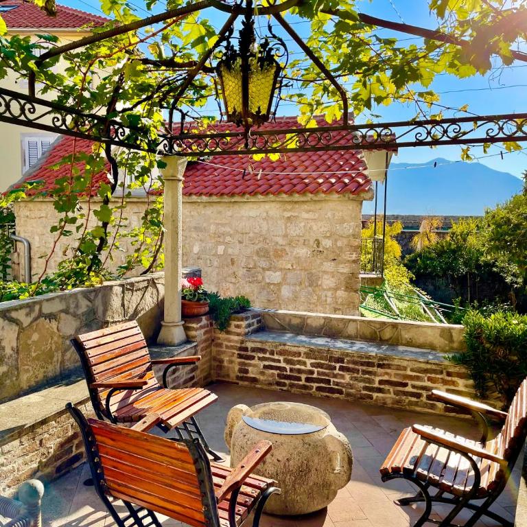 Heart of old town,Private garden ,Stunning View, Free Wi-Fi - Two-Bedroom Apartment - 1