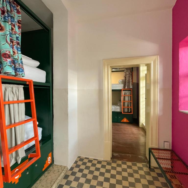 Viajero CDMX Centro Hostel - Bed in 10-Bed Mixed Dormitory Room - 2