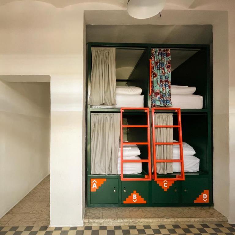 Viajero CDMX Centro Hostel - Bed in 10-Bed Mixed Dormitory Room - 3