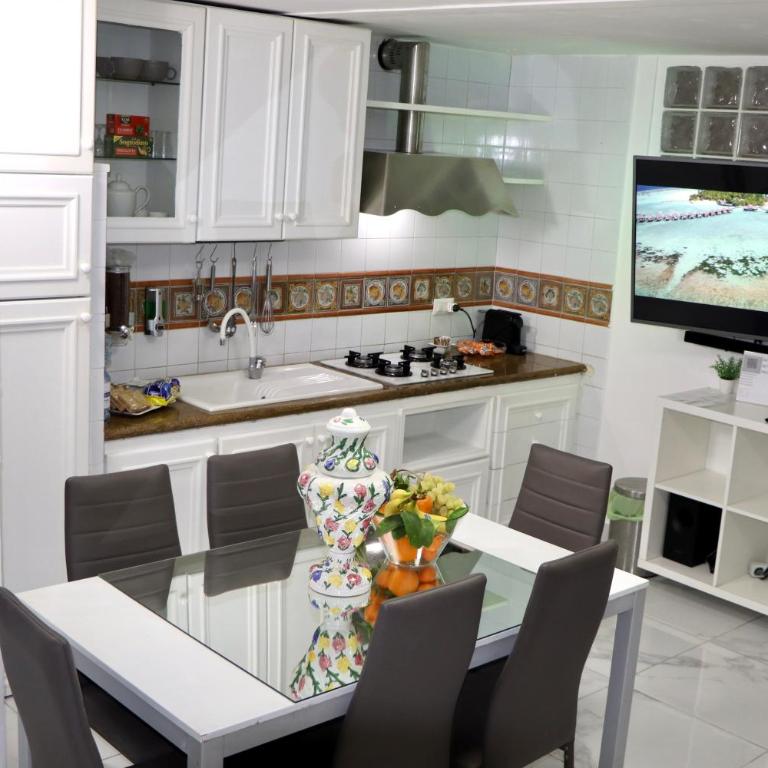 House Relax Apartment Centro di Napoli - Appartamento con 2 Camere da Letto - 4