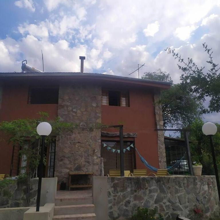 Casa con pileta y quincho en sierras chicas - Casa Unifamiliar de 3 dormitorios - 11