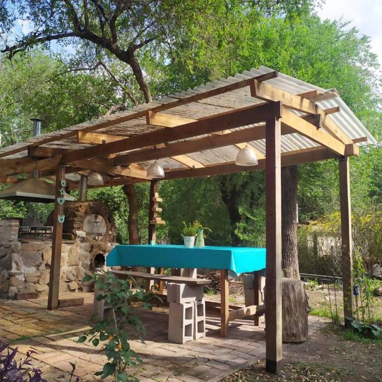 Casa con pileta y quincho en sierras chicas - Casa Unifamiliar de 3 dormitorios - 19