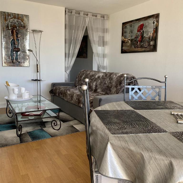 Le Mun,3 étoiles-T2-60m2-balcon-parking-wifi-linge-produits-face à la gerdarmerie-vue cathedrale - Appartement avec Terrasse - 33