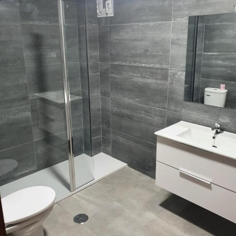 Piso Grande Amplio para grandes grupos 4 Dormitorios 2 baños,Asc 4AC y WIFI - Apartment - 44
