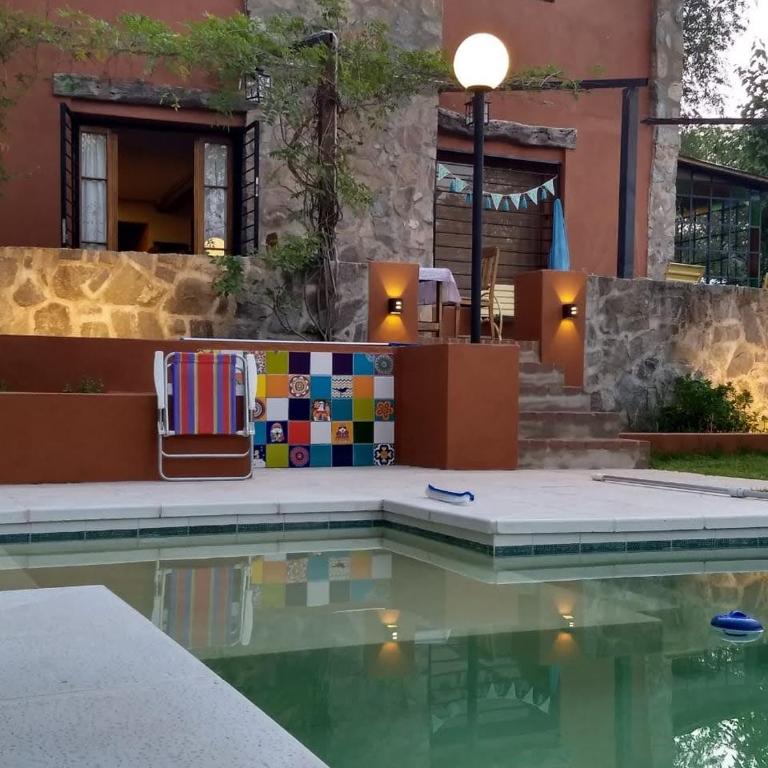 Casa con pileta y quincho en sierras chicas - Casa Unifamiliar de 3 dormitorios - 4