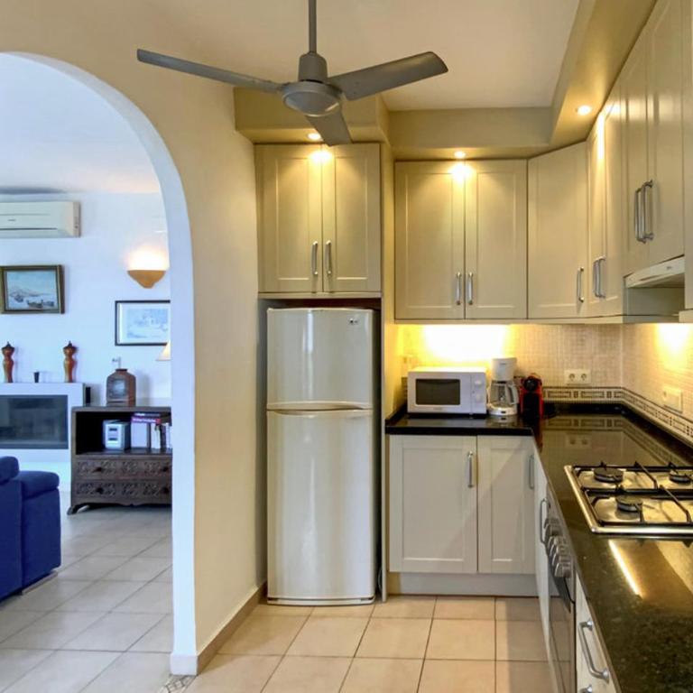 La Madrugada - Luxury Moraira Villa With Sea Views and Private Heated Pool - Three-Bedroom Villa - 14
