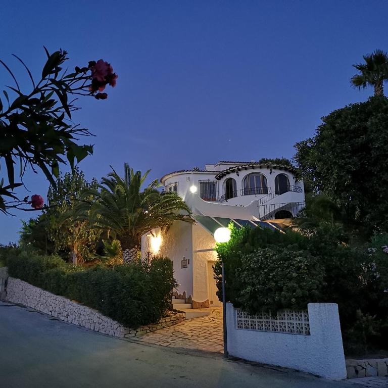 La Madrugada - Luxury Moraira Villa With Sea Views and Private Heated Pool - Three-Bedroom Villa - 38