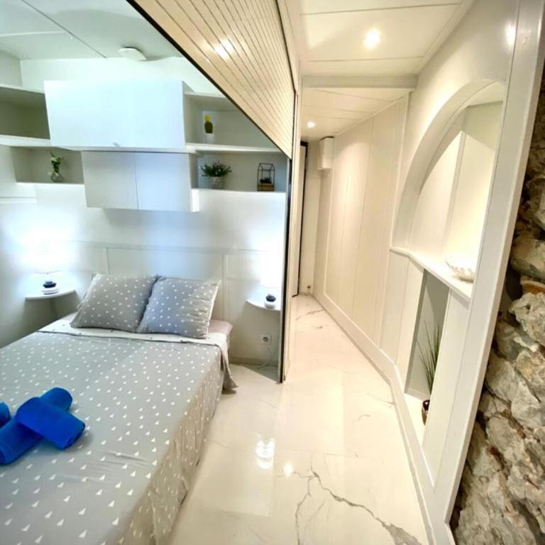 LE ROCAMARE -Superb-Atypical Sea view-A.C-WIFI - Appartement 1 Chambre - 21