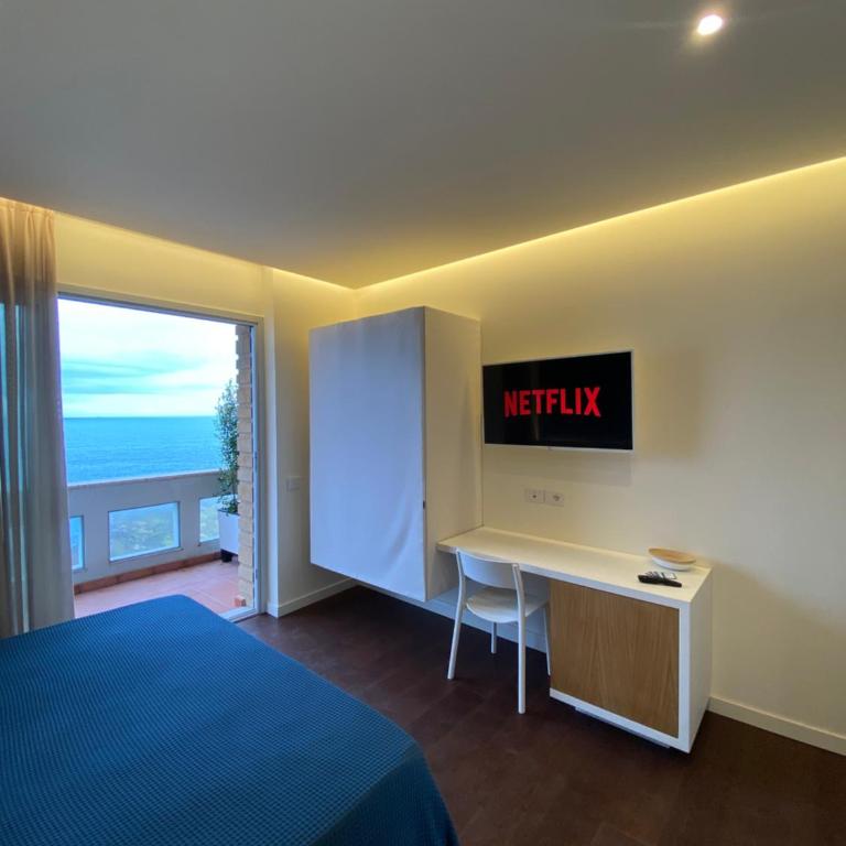 Suite Sul Mare - Deluxe Double Room with Balcony and Sea View - 2