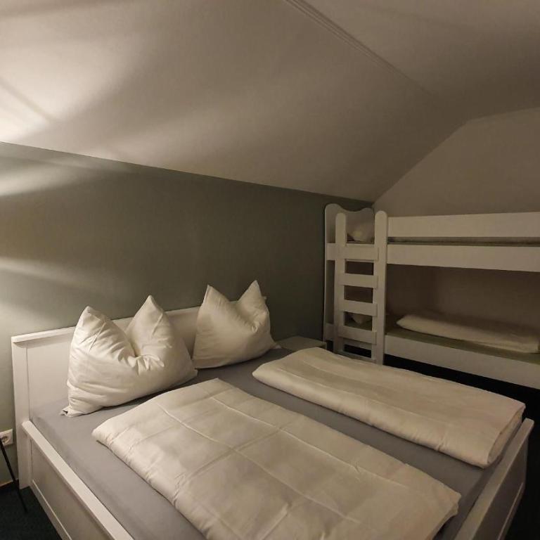 Hotel PlannerInn - Familienzimmer mit Dusche - 7