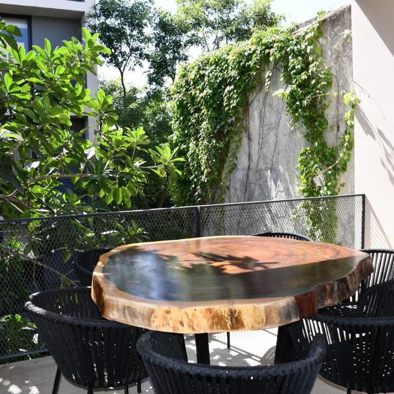 Kaab At The Park by The Spot Rentals - Family Suite with Balcony - 1